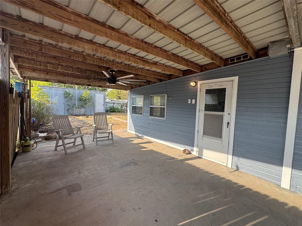 413 E Locust Street - Photo 2