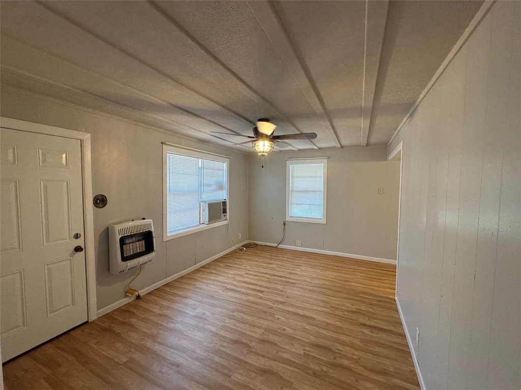 413 E Locust Street - Photo 5