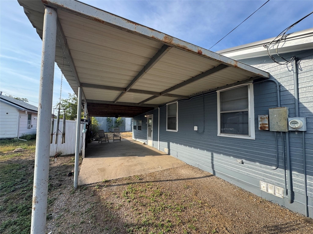 413 E Locust Street - Photo 14