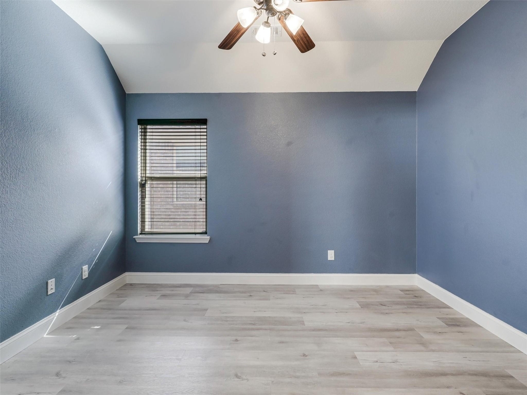 1605 Falconet Court - Photo 6