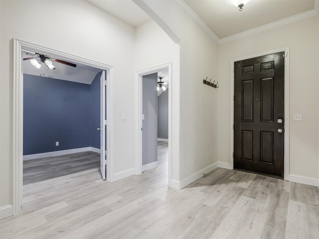 1605 Falconet Court - Photo 3