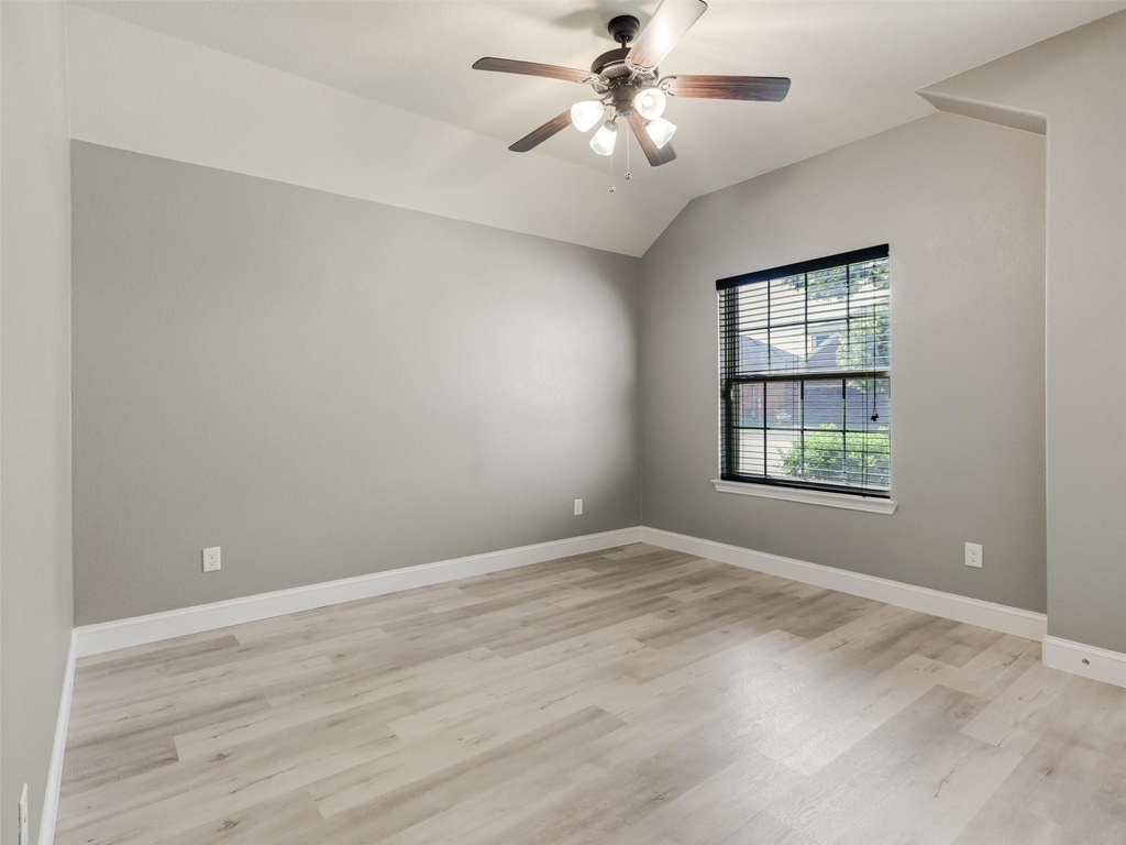 1605 Falconet Court - Photo 5