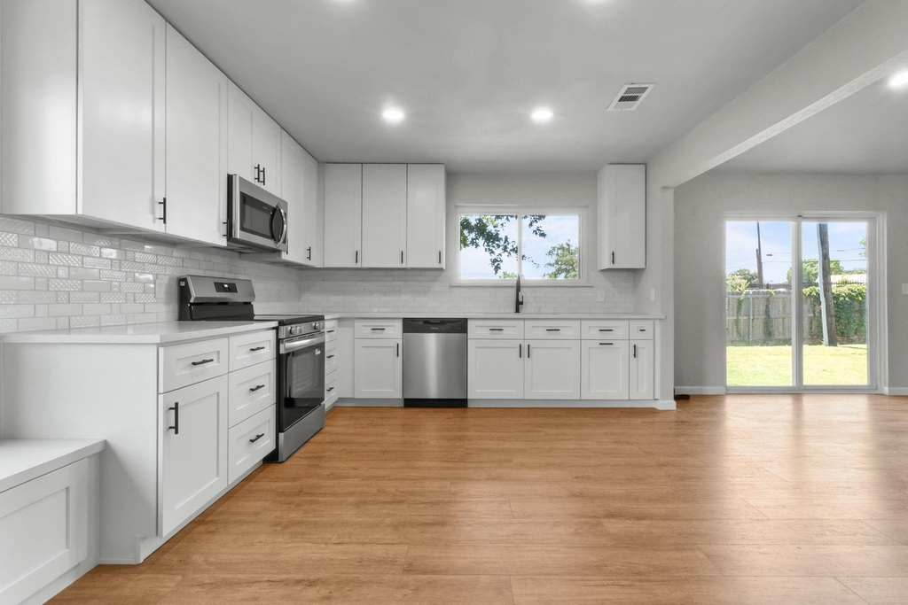414 Hallmark Drive - Photo 10
