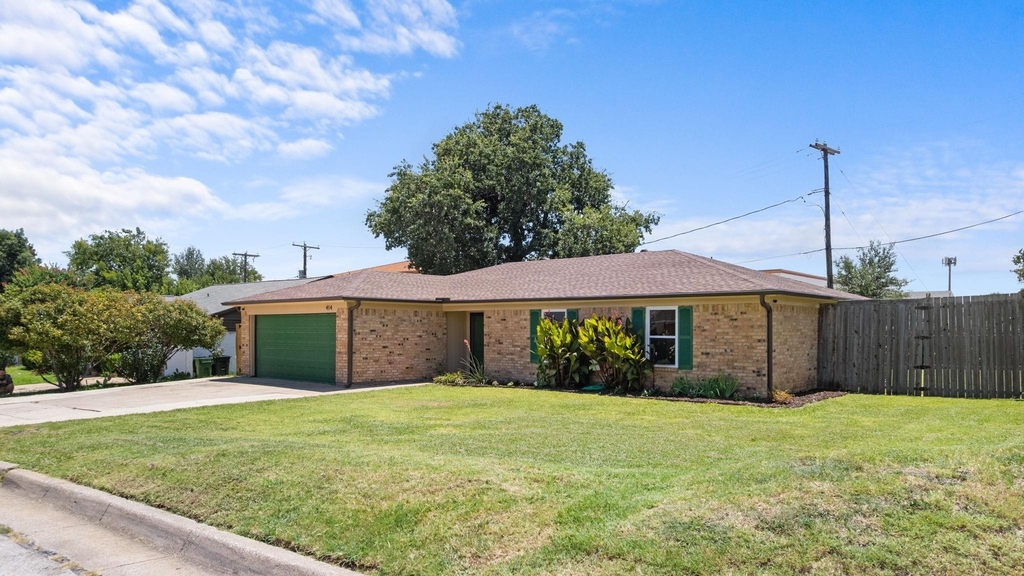 414 Hallmark Drive - Photo 2
