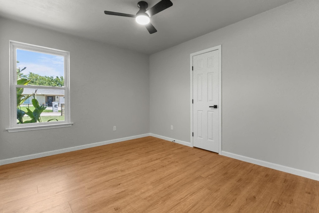 414 Hallmark Drive - Photo 30