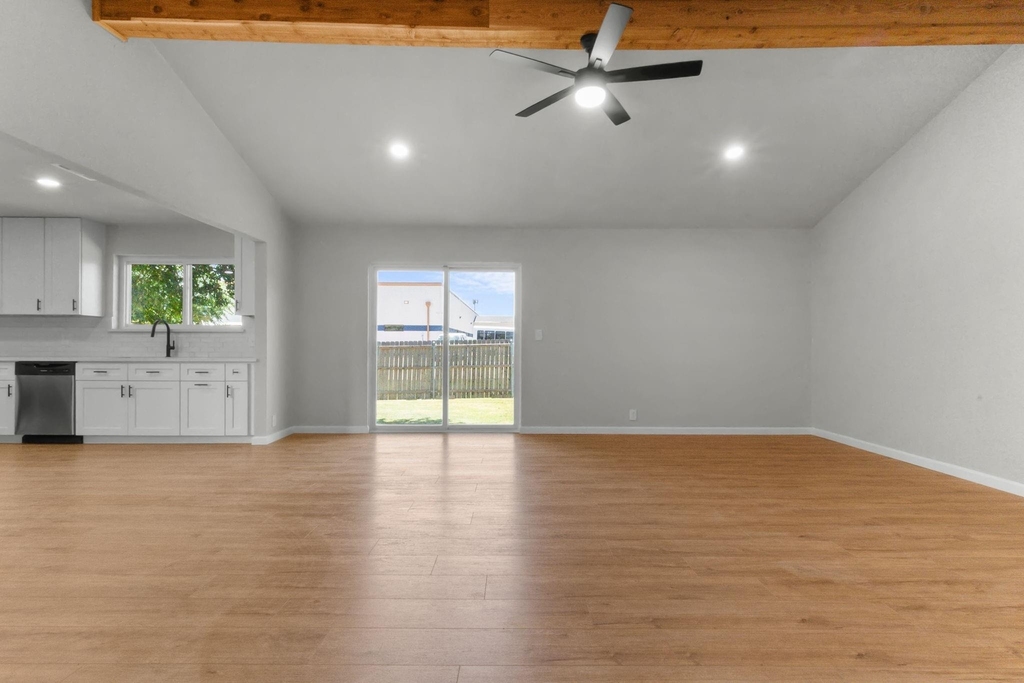 414 Hallmark Drive - Photo 5