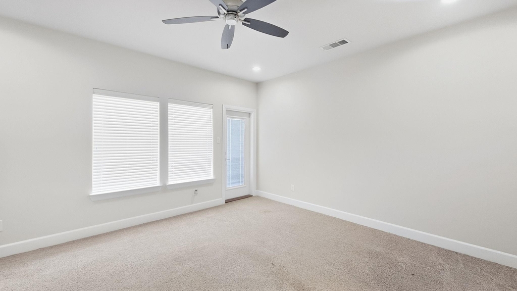 5713 Woodlands Drive - Photo 8