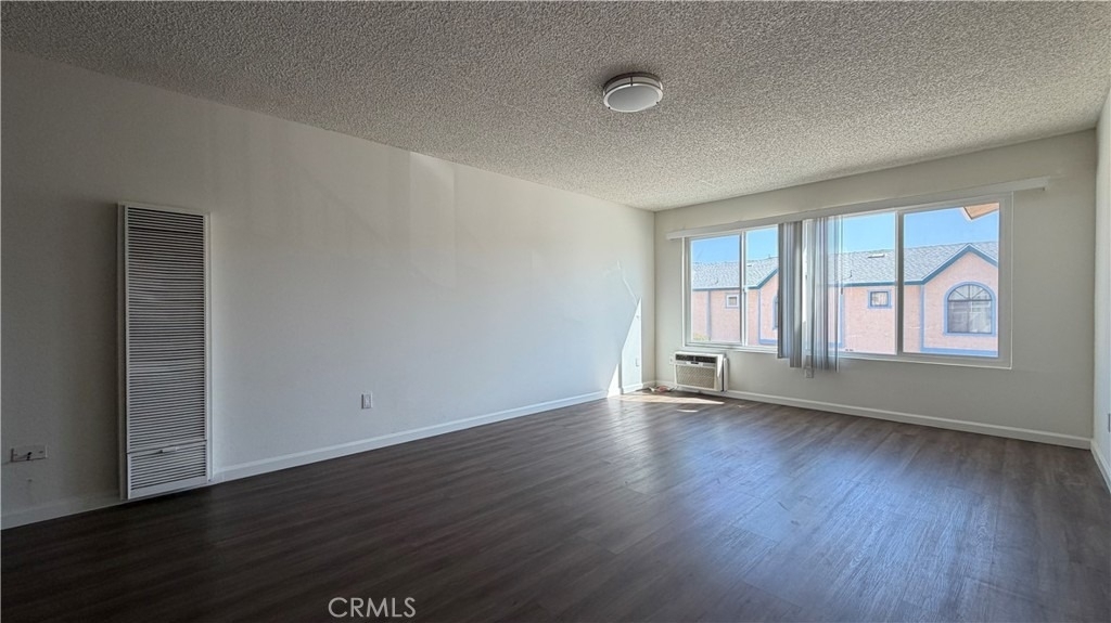 916 S Atlantic - Photo 4