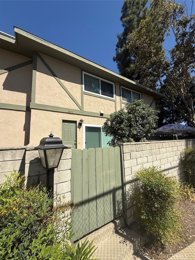 1103 W Francis Street - Photo 0