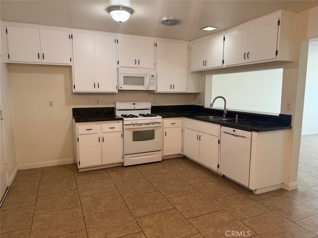 1103 W Francis Street - Photo 4