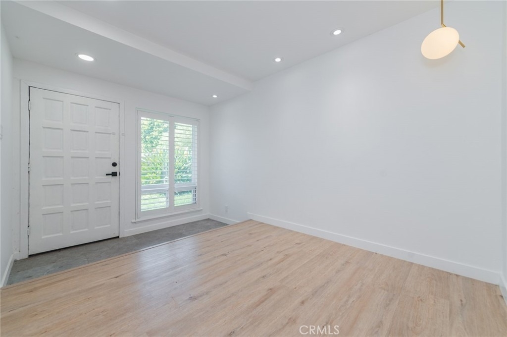 27106 Mesaba Drive - Photo 2