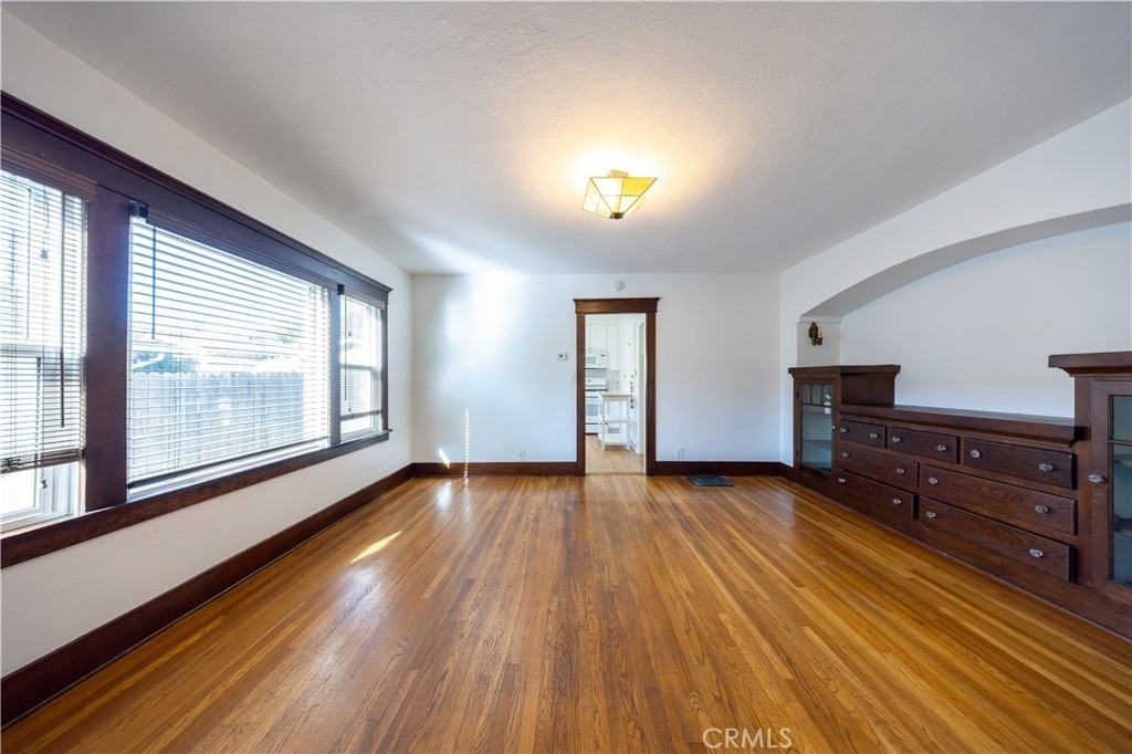 135 N San Marino Avenue - Photo 3