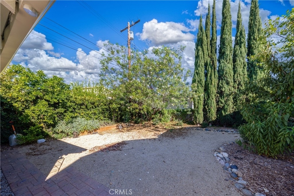 135 N San Marino Avenue - Photo 19