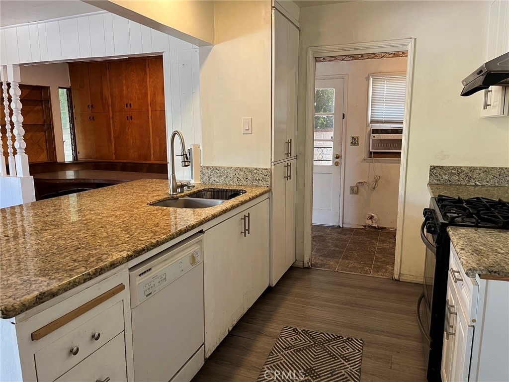 11814 Newgate - Photo 2