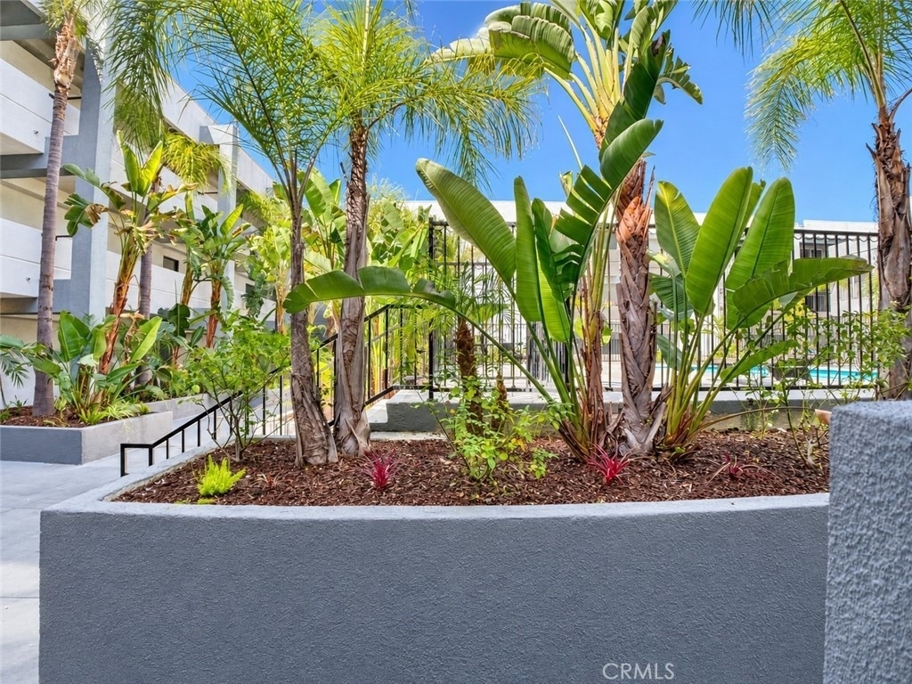 11657 Oxnard Street - Photo 23