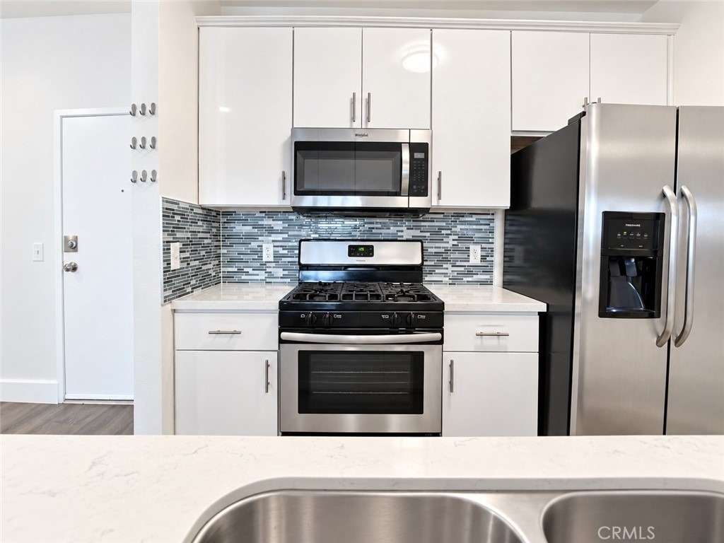 11657 Oxnard Street - Photo 16