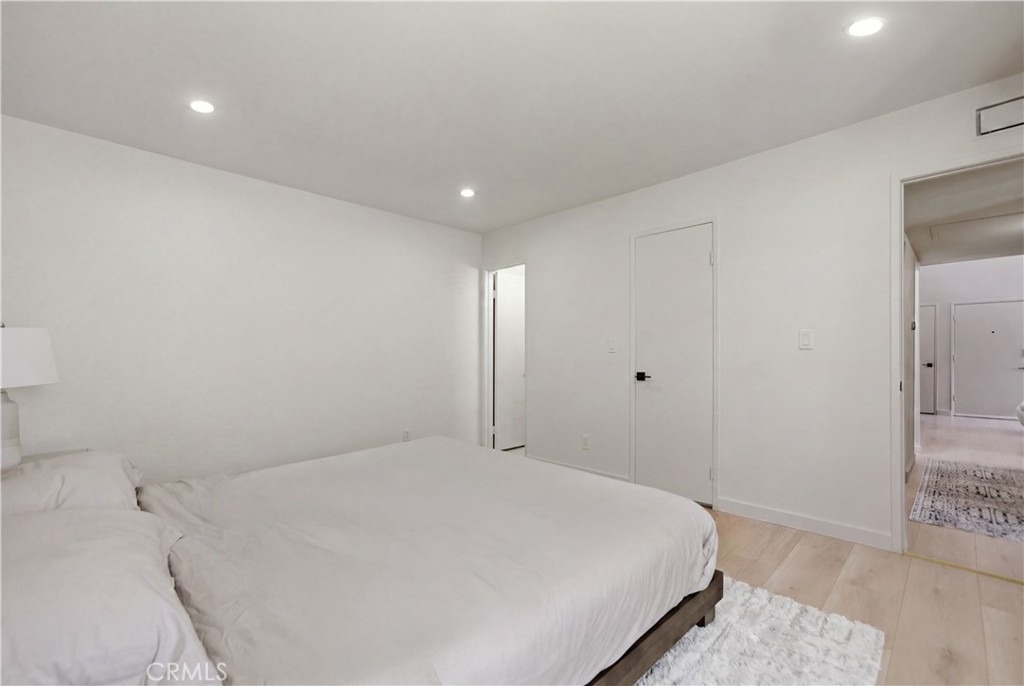 25039 Peachland Avenue - Photo 6