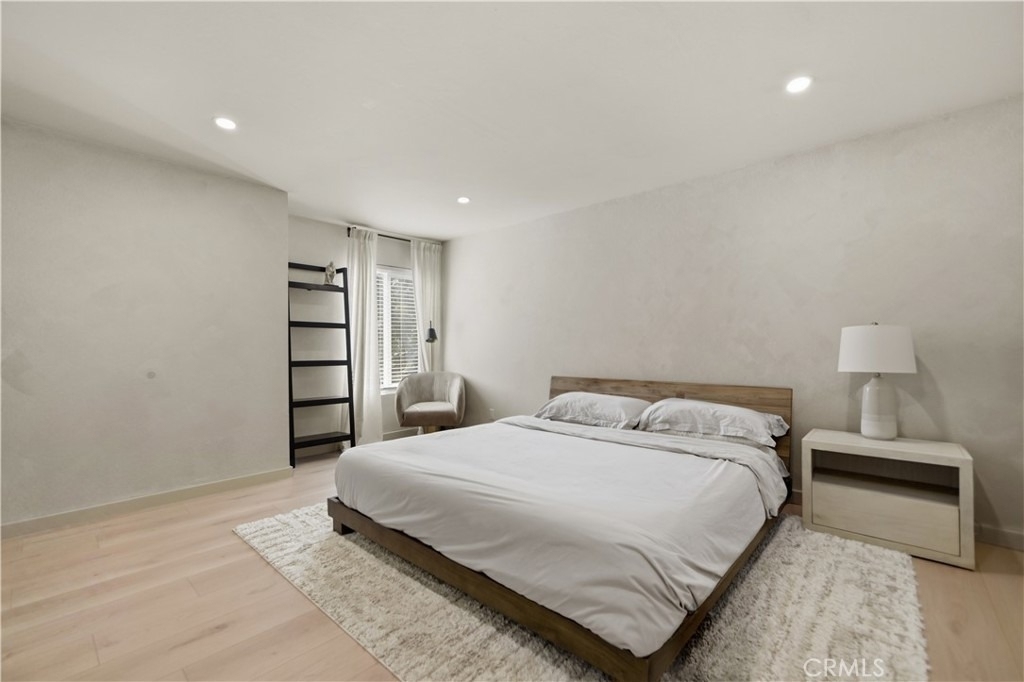 25039 Peachland Avenue - Photo 5