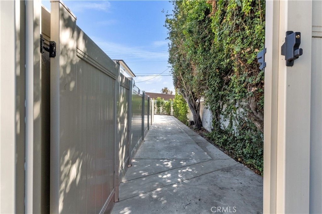 4698 Kraft Avenue - Photo 21