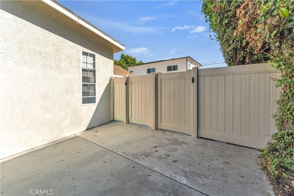 4698 Kraft Avenue - Photo 20