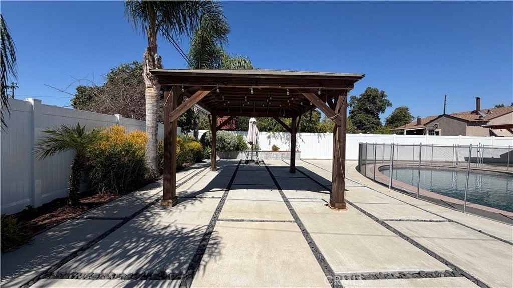 6547 Denny - Photo 3