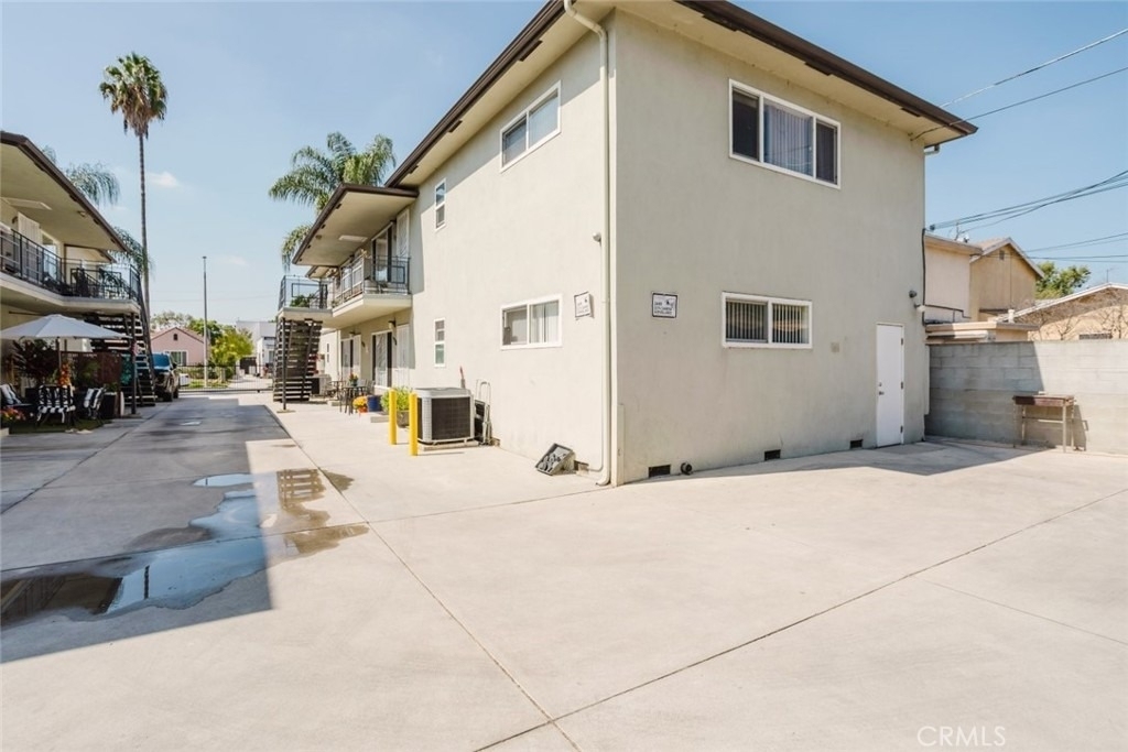 3131 Perlita - Photo 2