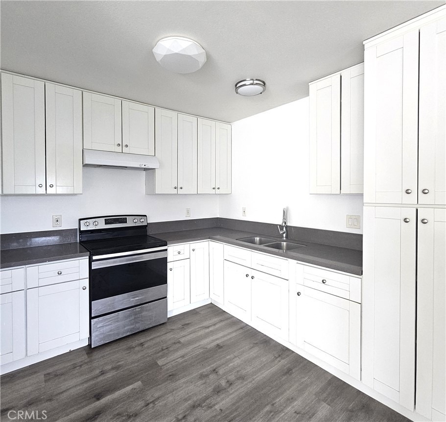 320 E Hullett - Photo 0