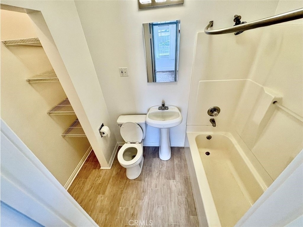 926 Newport Avenue - Photo 5