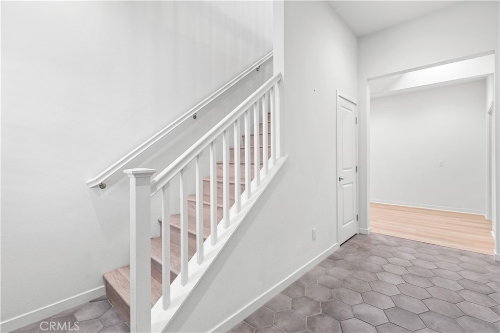604 White Oaks - Photo 3