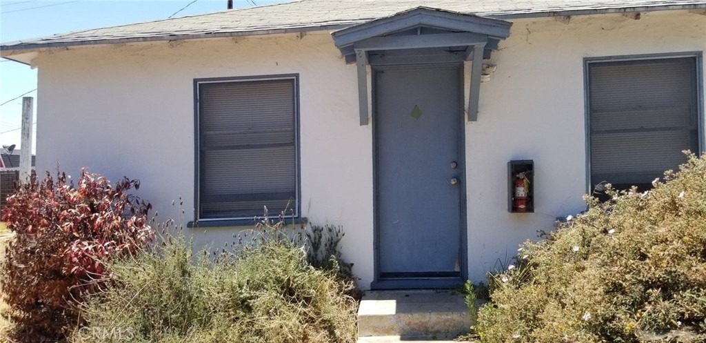 1508 Mentone Avenue - Photo 0