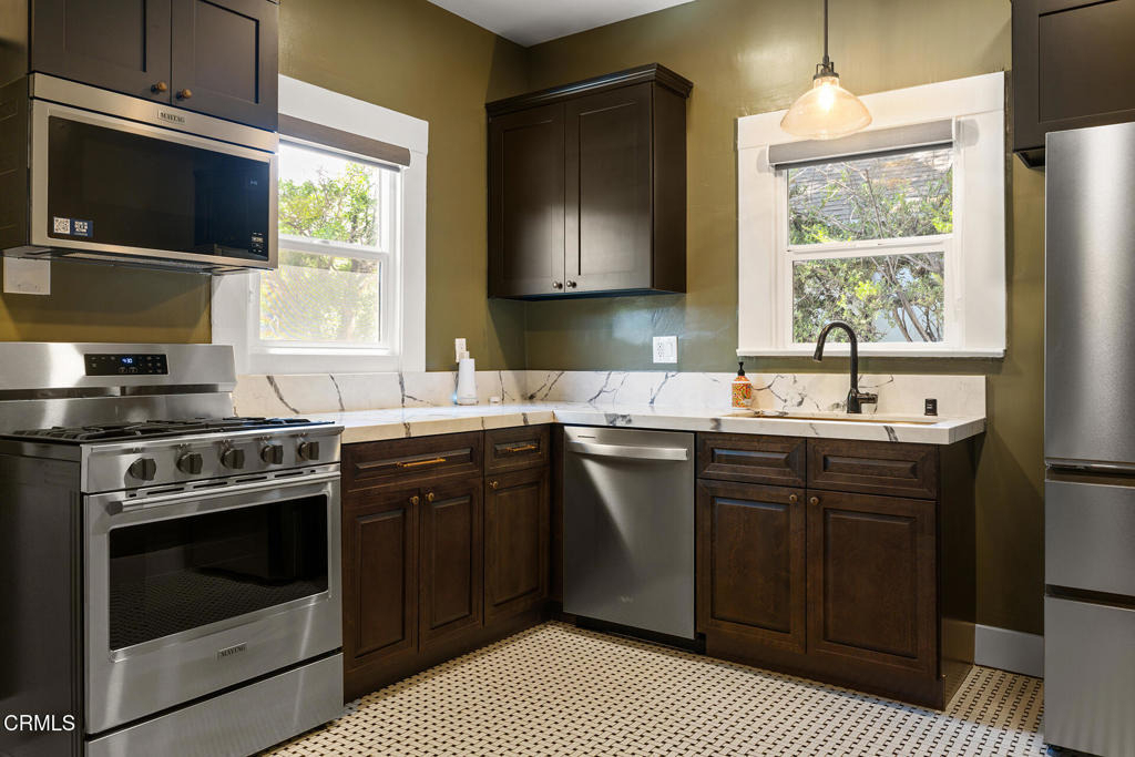 529 N Hill Avenue - Photo 4