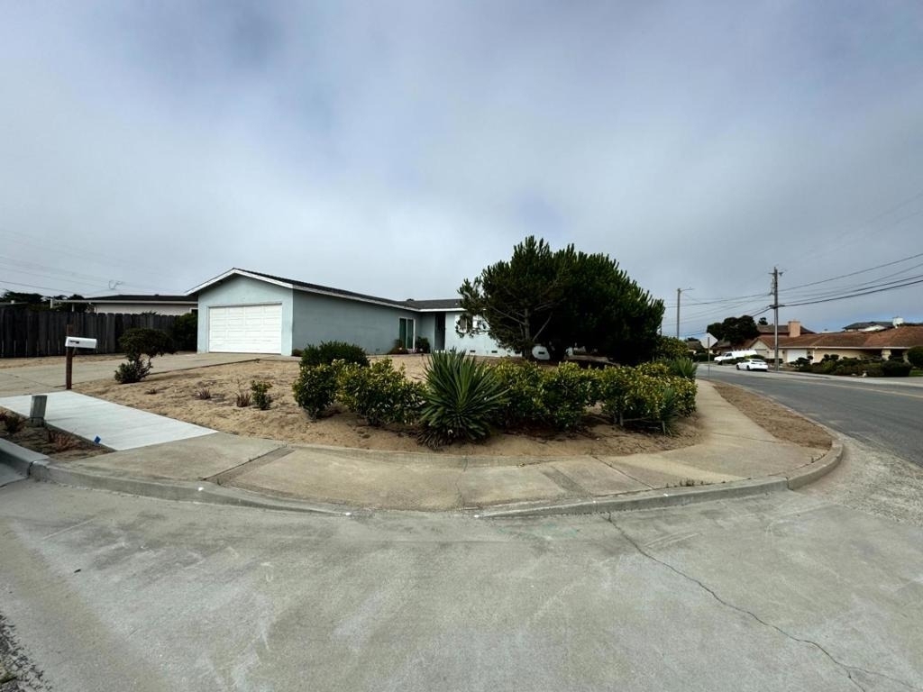 487 Larson Court - Photo 0