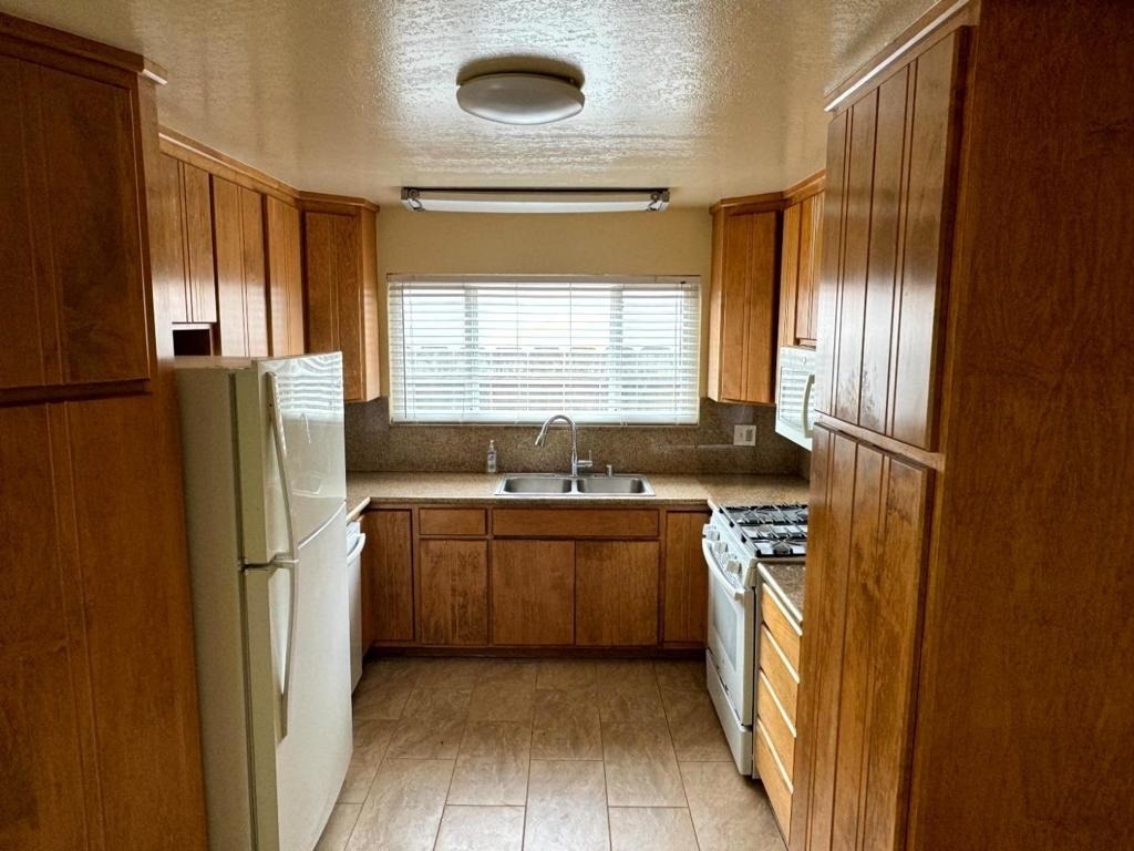 487 Larson Court - Photo 2