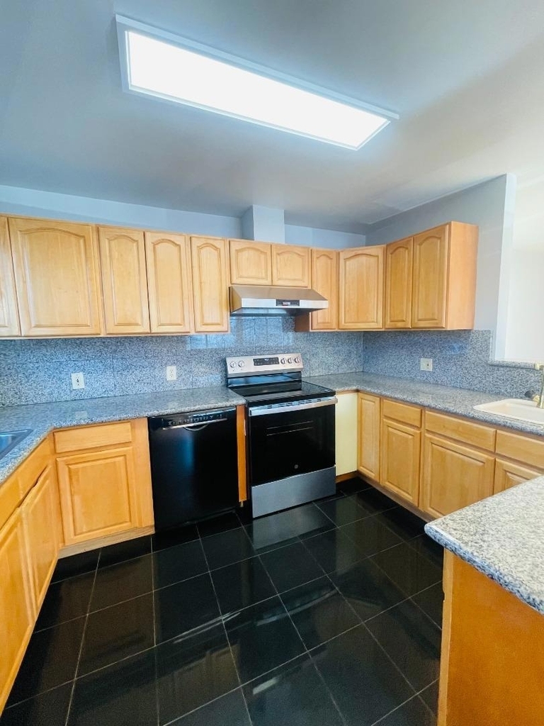 4250 Callan Boulevard - Photo 4