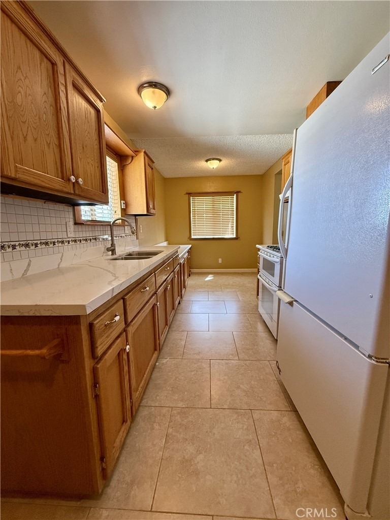 2364 San Padre Avenue - Photo 3