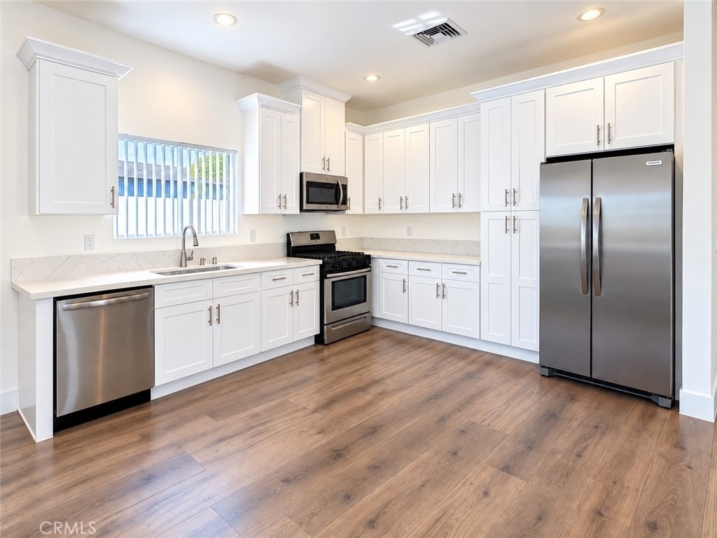 1129 N Catalina - Photo 2