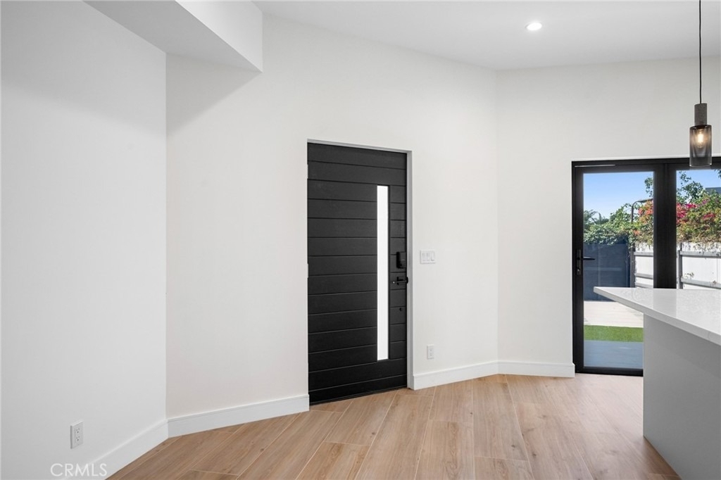 9601 N Clybourn Avenue - Photo 2