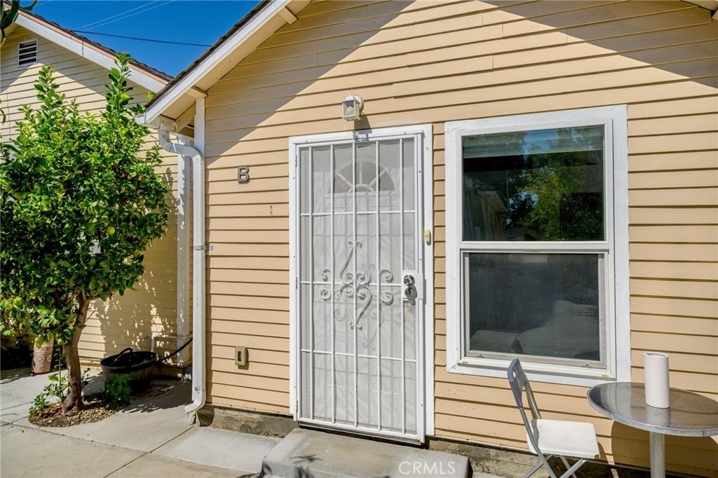 359 W Garfield Avenue - Photo 1