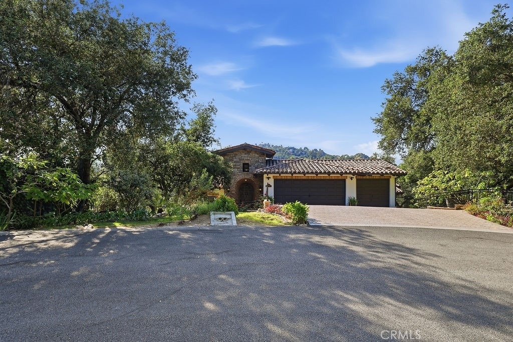 921 Monarch - Photo 3