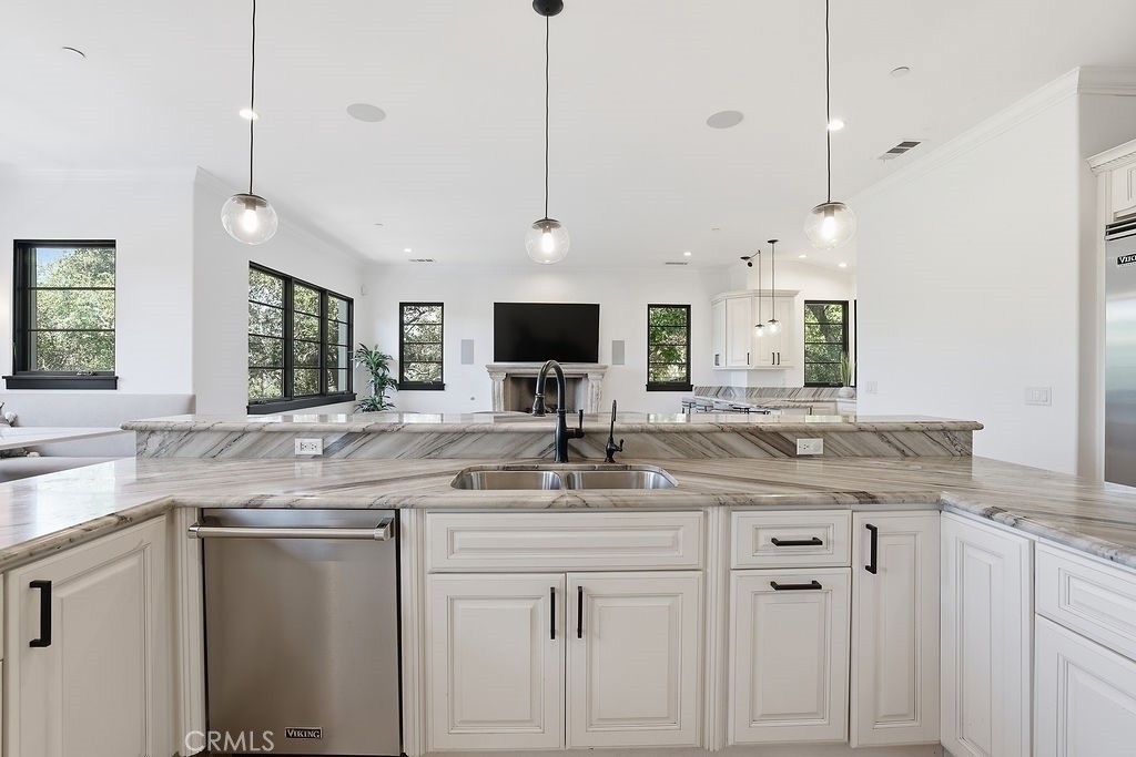 921 Monarch - Photo 10
