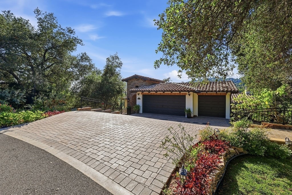 921 Monarch - Photo 2