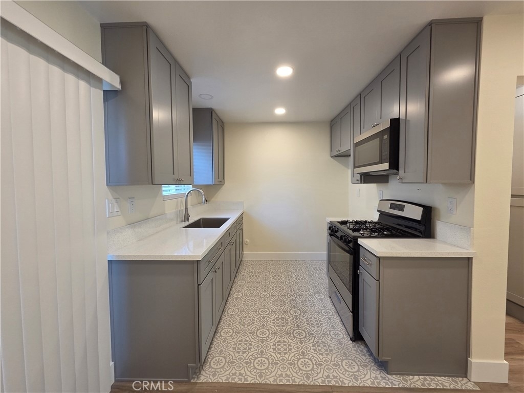 4545 Canoga Street - Photo 4