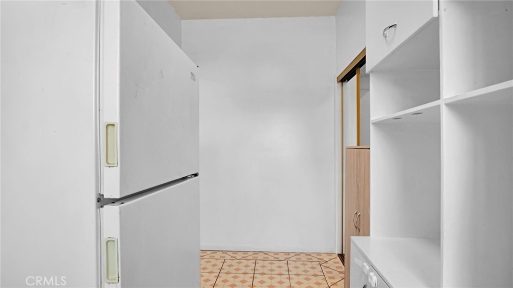 110 S Soto Street - Photo 12