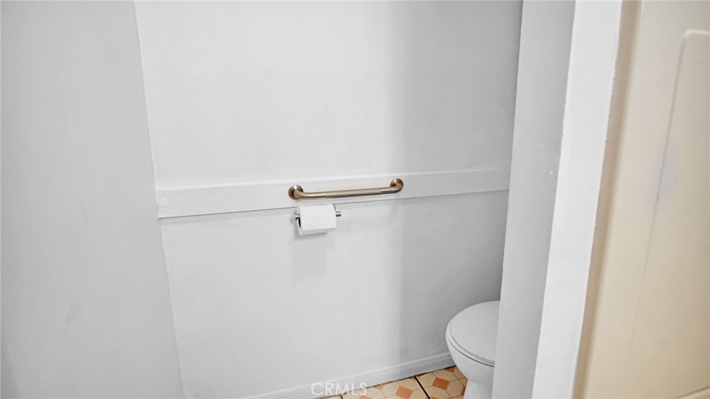 110 S Soto Street - Photo 14