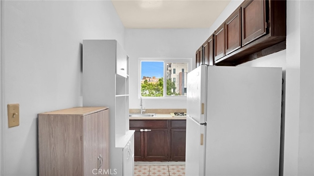 110 S Soto Street - Photo 8