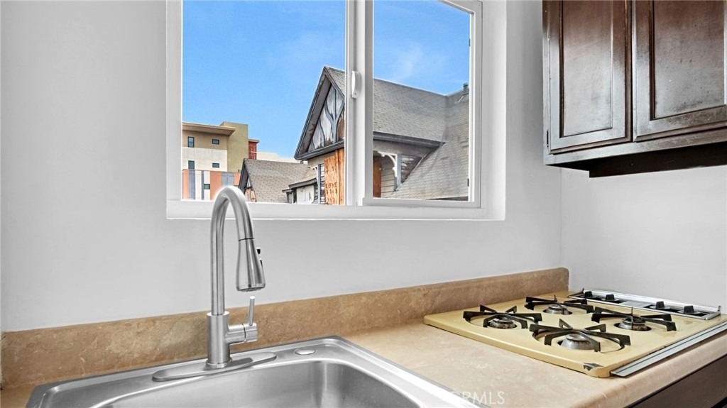 110 S Soto Street - Photo 11