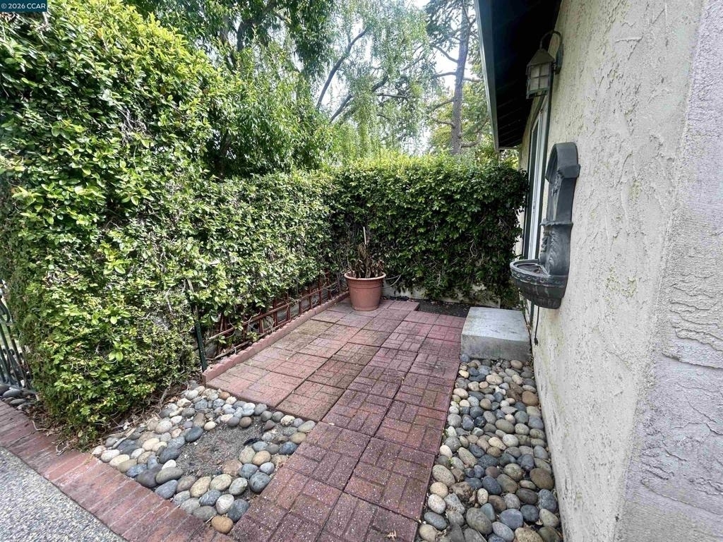 2946 St Denis Dr - Photo 2