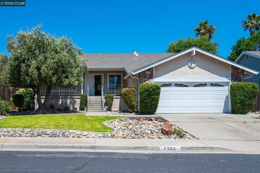 1304 Saddlehill Ln - Photo 0