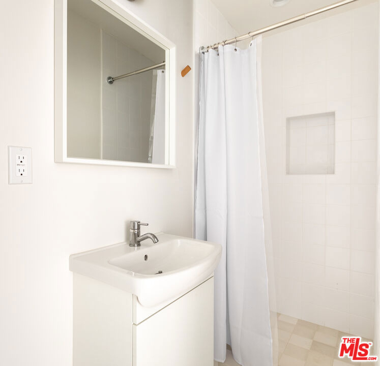 3615 3/4 Bellevue Avenue - Photo 10