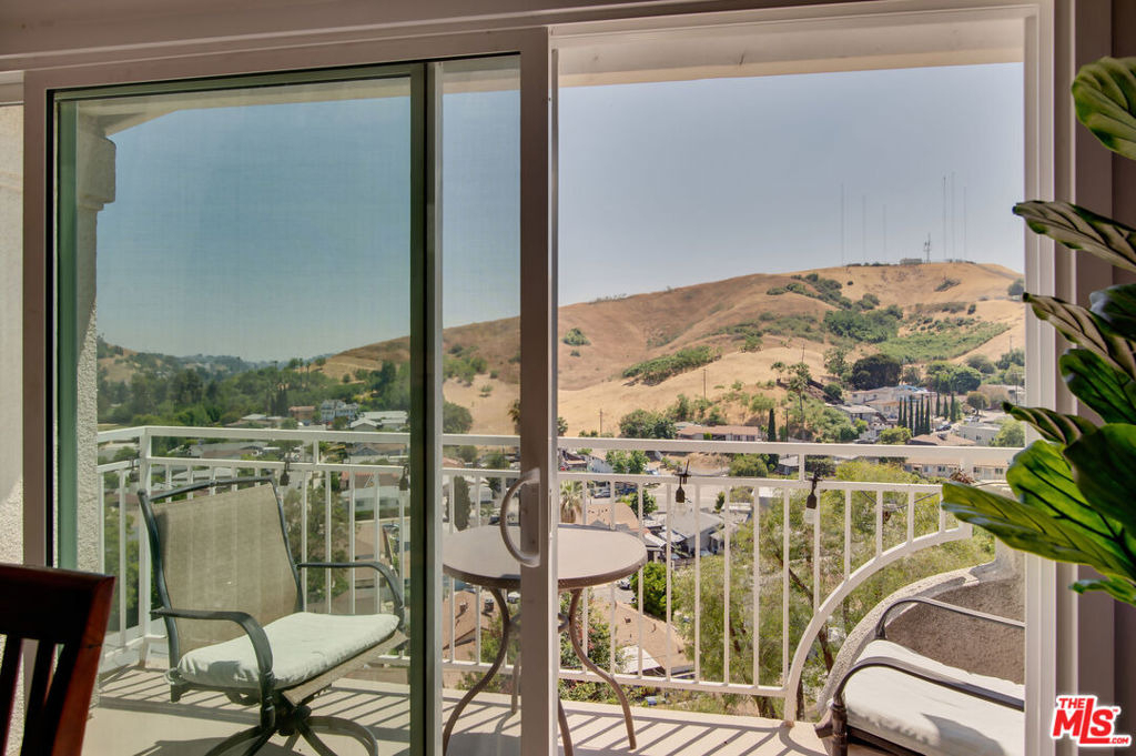 4750 Templeton Street - Photo 20